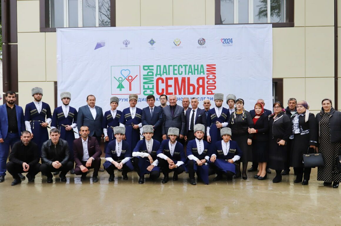 Чеченские артисты выступили в Табасаранском районе на форуме семейных традиций