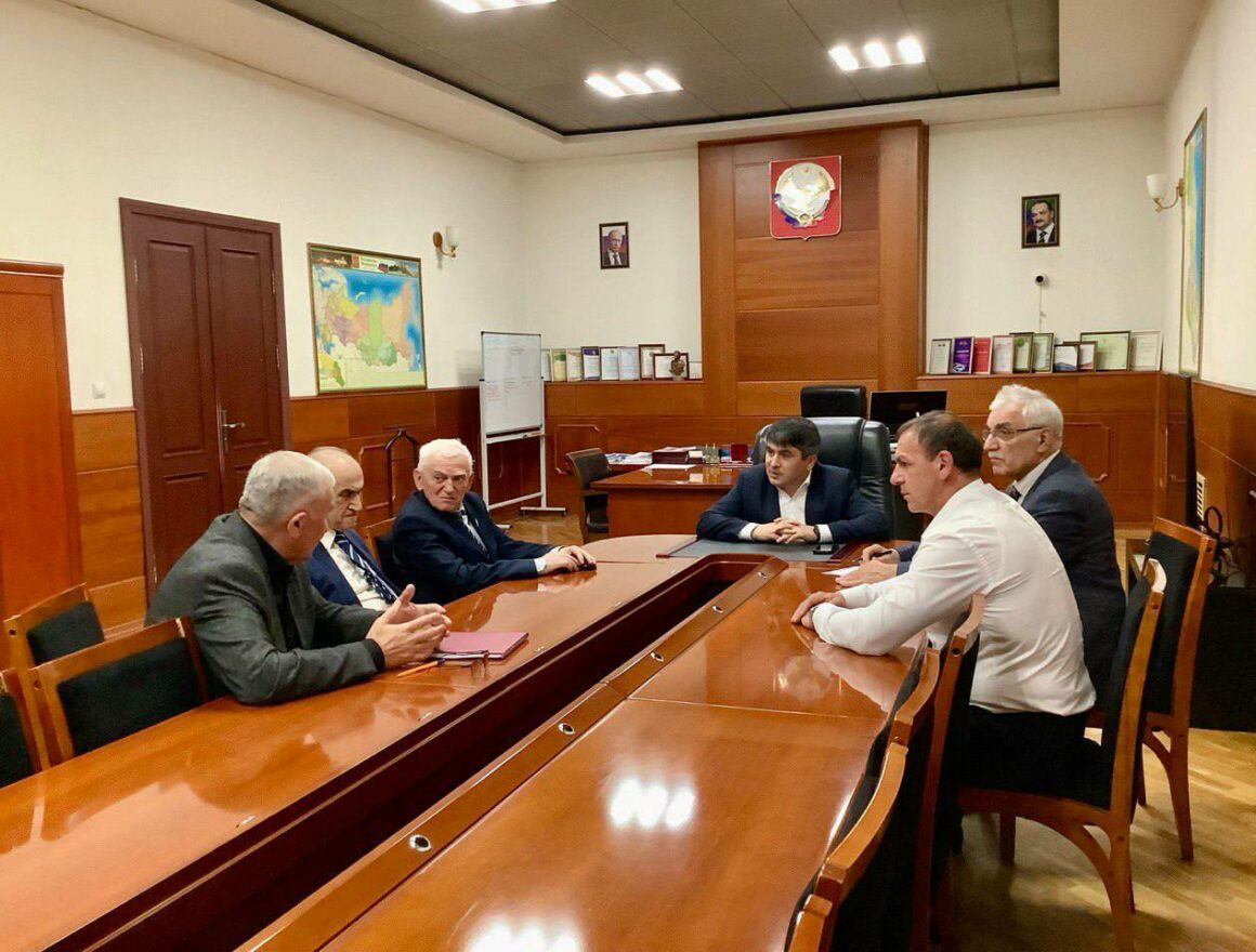 Магомед Курбанов провел совещание, чтобы обсудить подготовку к юбилею Табасаранского района