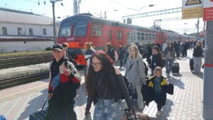 Школьники из Белгорода покидают детский центр "Солнечный берег" в Дагестане