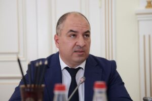 Об итогах работы зональных рабочих групп рассказал замминистра экономики РД