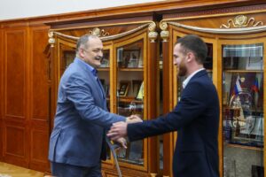 Сергей Меликов встретился с Героем России Темирланом Абуталимовым