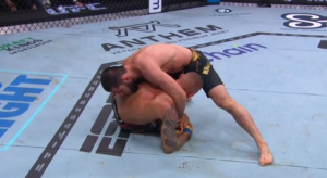 Ислам Махачев в третий раз защитил пояс чемпиона UFC а легком весе
