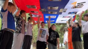 В детском лагере "Надежда" раскрыли "полотно СВОих защитников"