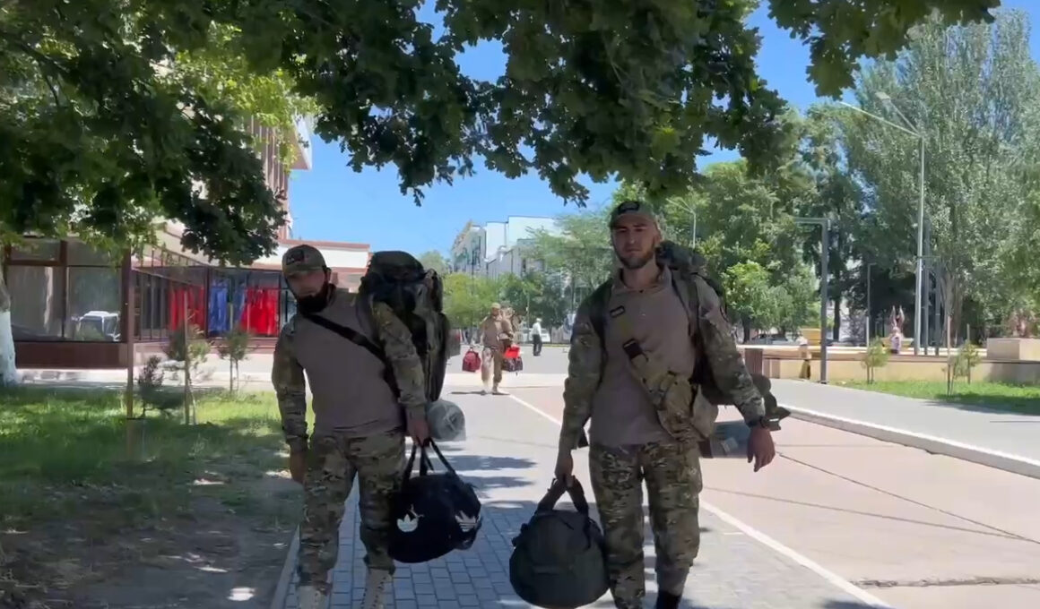 Группа добровольцев из батальона «Каспий» отправилась в зону СВО