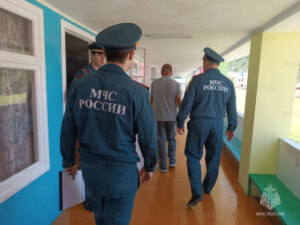 МЧС Дагестана провело профилактические мероприятия в детских лагерях перед началом сезона