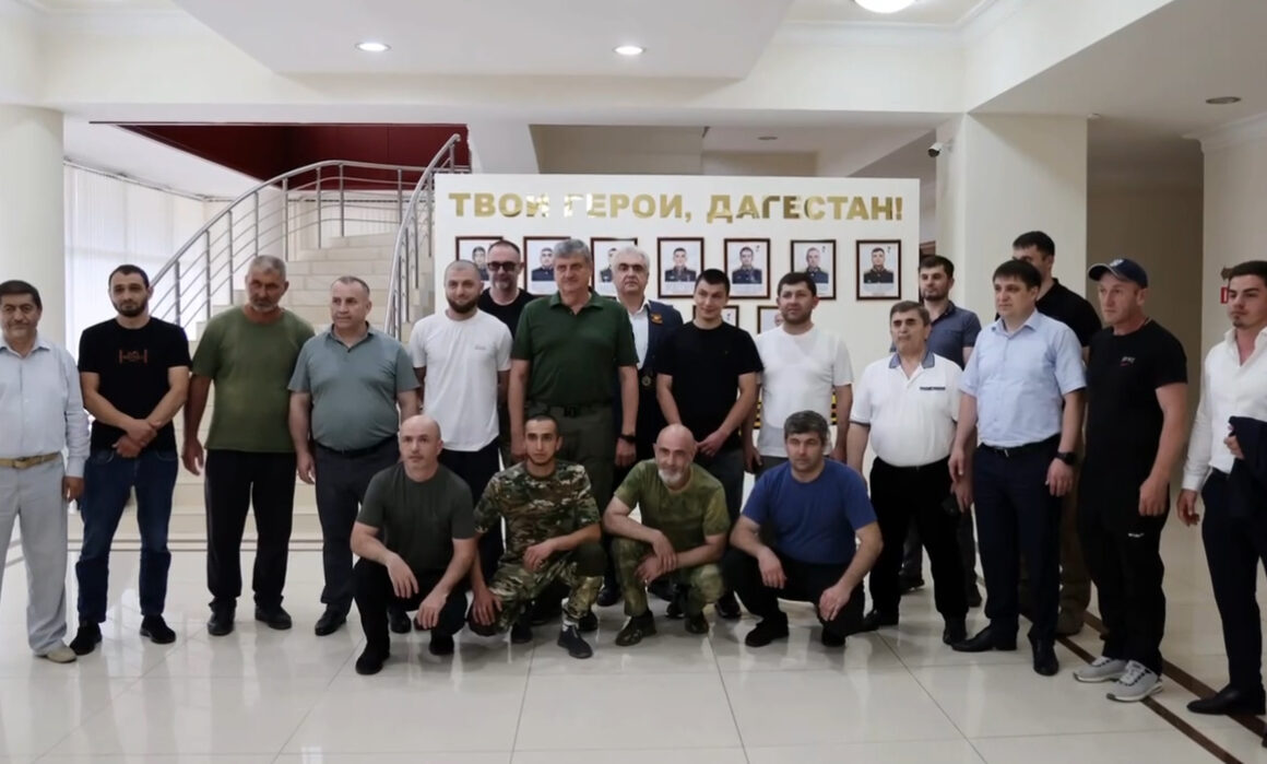 Добровольцы из Дагестана отправились в зону СВО
