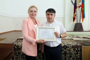 Глава Табасаранского района награжден за вклад в образование