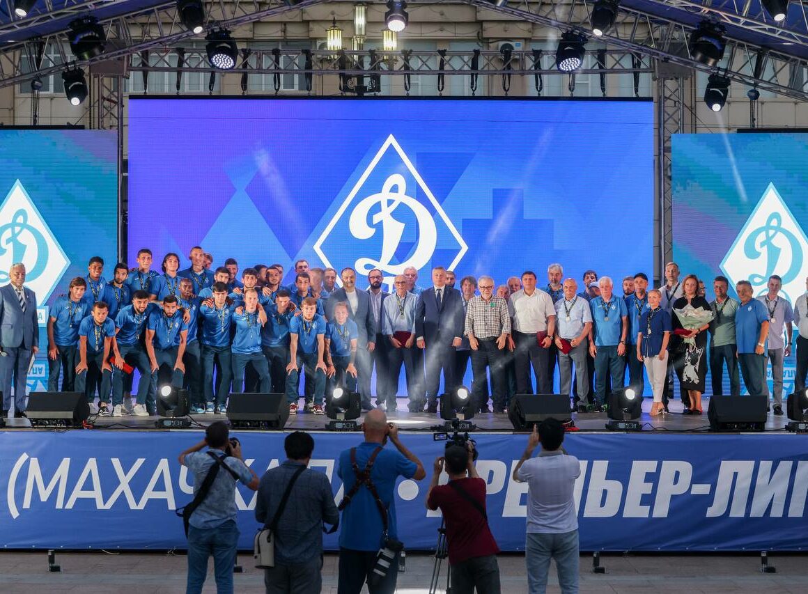 "Динамо" Махачкала чествовали на центральной площади
