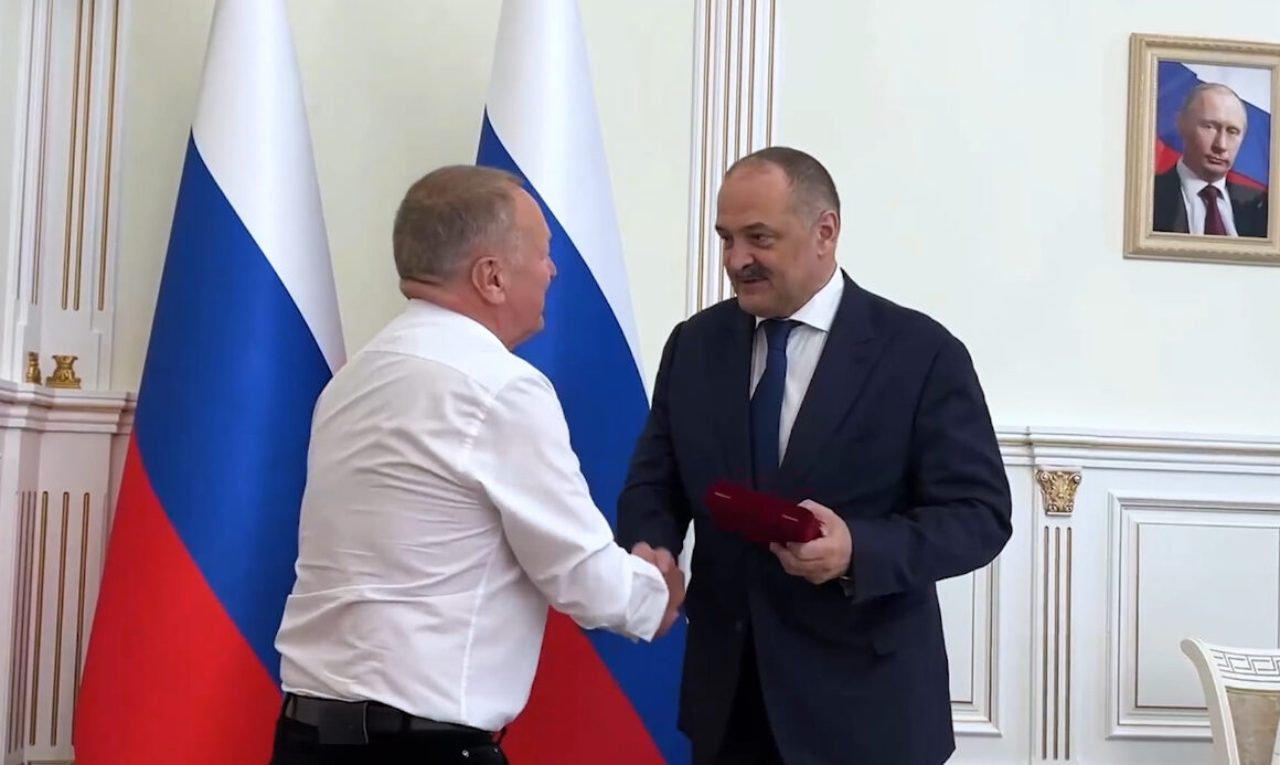 Сергей Меликов встретился с участниками патриотического движения "Живи, страна!"