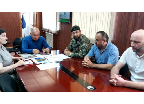 Глава Курахского района встретился с земляком-участником СВО