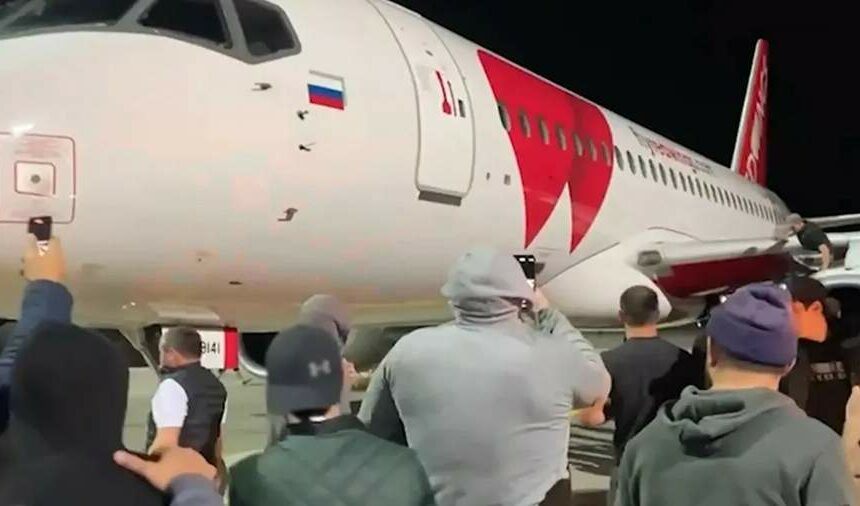 Для 5 участников беспорядков в аэропорту Махачкалы обвинение запросило до 10 лет