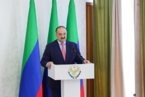 Сергей Меликов в День Конституции Дагестан вручил госнаграды жителям региона