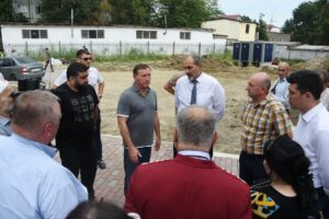 Заур Аскендеров лично контролирует завершение строительства школы в Каспийске