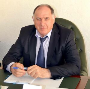 Абдулмуслим Абдулмуслимов поздравил жителей республики с Днем семьи, любви и верности