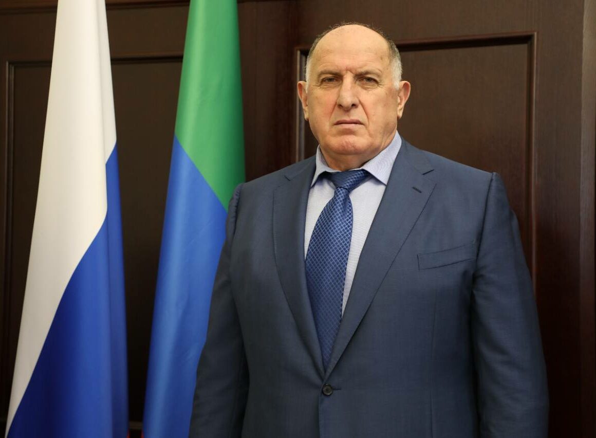 Премьер-министр Дагестана поздравил сотрудников органов следствия с профессиональным праздником