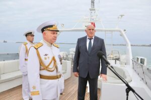 Абдулмуслим Абдулмуслимов поздравил с Днем ВМФ России