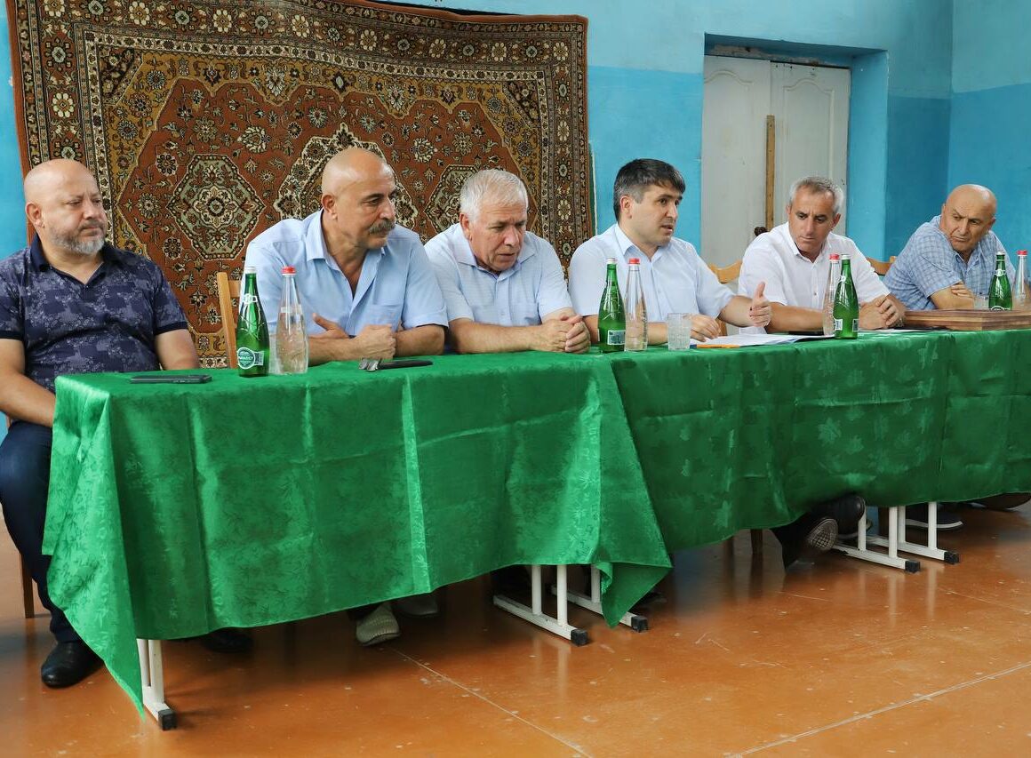 Магомед Курбанов встретился с активом Бурганкентского сельсовета