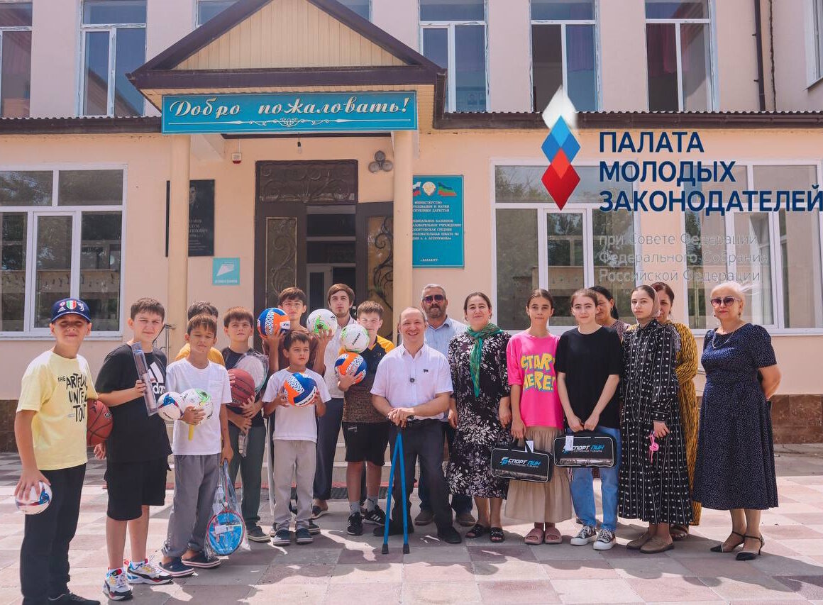Депутат Гасан Османов присоединился к акции «Сделай подарок родной школе»