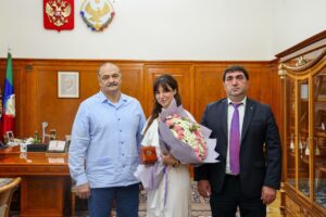 Сергей Меликов встретился с медсестрой-добровольцем Бадией Валиевой