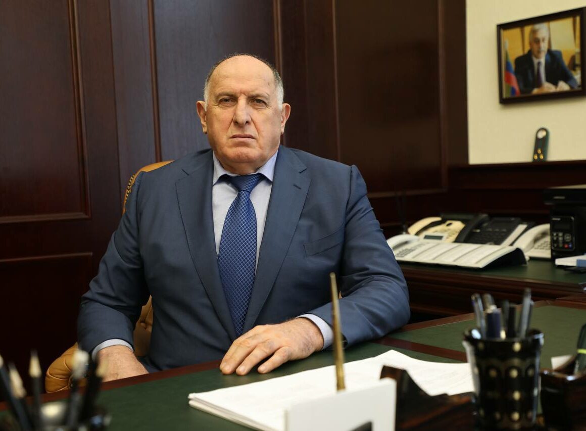 Абдулмуслим Абдулмуслимов поздравил строителей Дагестана с профессиональным праздником