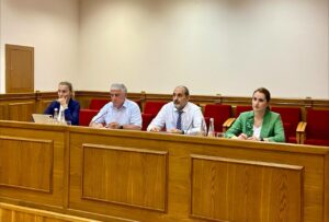 В Махачкале и Каспийске обсудили подготовку к новому учебному году
