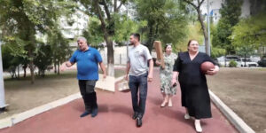Спортивный инвентарь для выполнения нормативов ГТО подарили школе в Махачкале