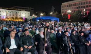 На площади Махачкалы мероприятие «Мир нашему дому» собрало тысячи человек