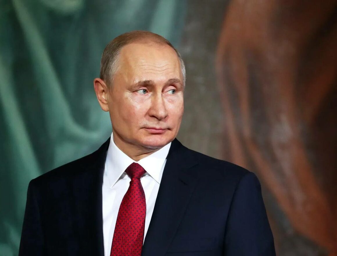 Владимир Путин направил приветственный адрес в честь 25-летия событий 1999 года