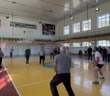 В Хивском районе ко Дню учителя приурочили волейбольный турнир