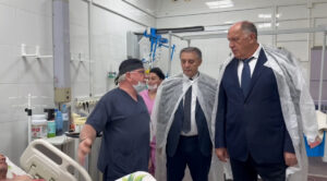 Абдулмуслим Абдулмуслимов посетил пострадавших на пожаре сотрудников МЧС в ожоговом центре