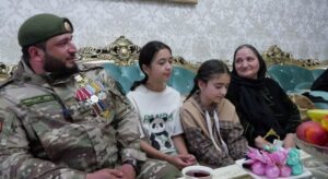 Глава Дагестана выразил благодарность матери участника СВО
