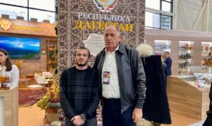 Абдулмуслим Абдулмуслимов проверил готовность дагестанского стенда на выставке "Золотая осень"