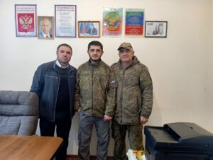 Глава села Кина встретился с военнослужащим, вернувшимся из зоны СВО