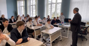 Заур Эминов провел открытый урок о семейных ценностях в рамках проекта «Разговоры о важном»