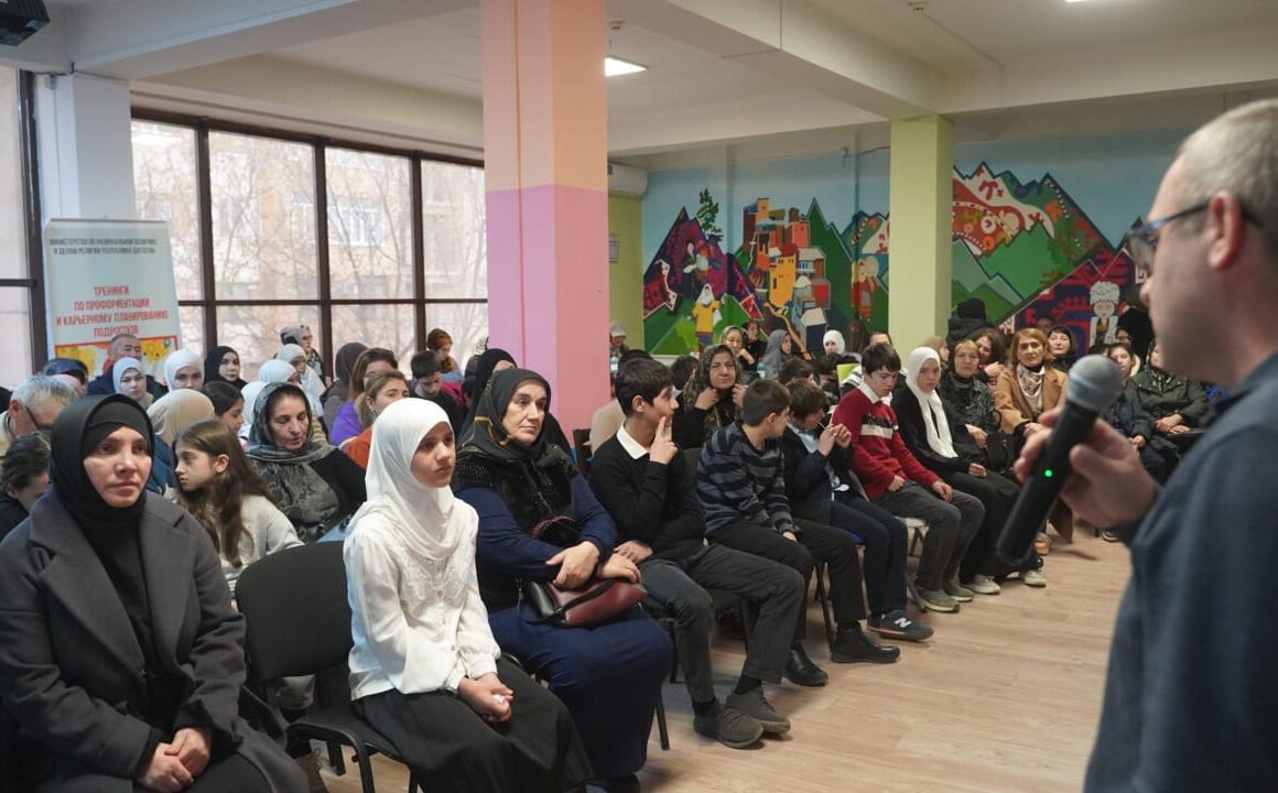 В Махачкале проводятся профориентационные мероприятия для подростков, вернувшихся из зон конфликтов
