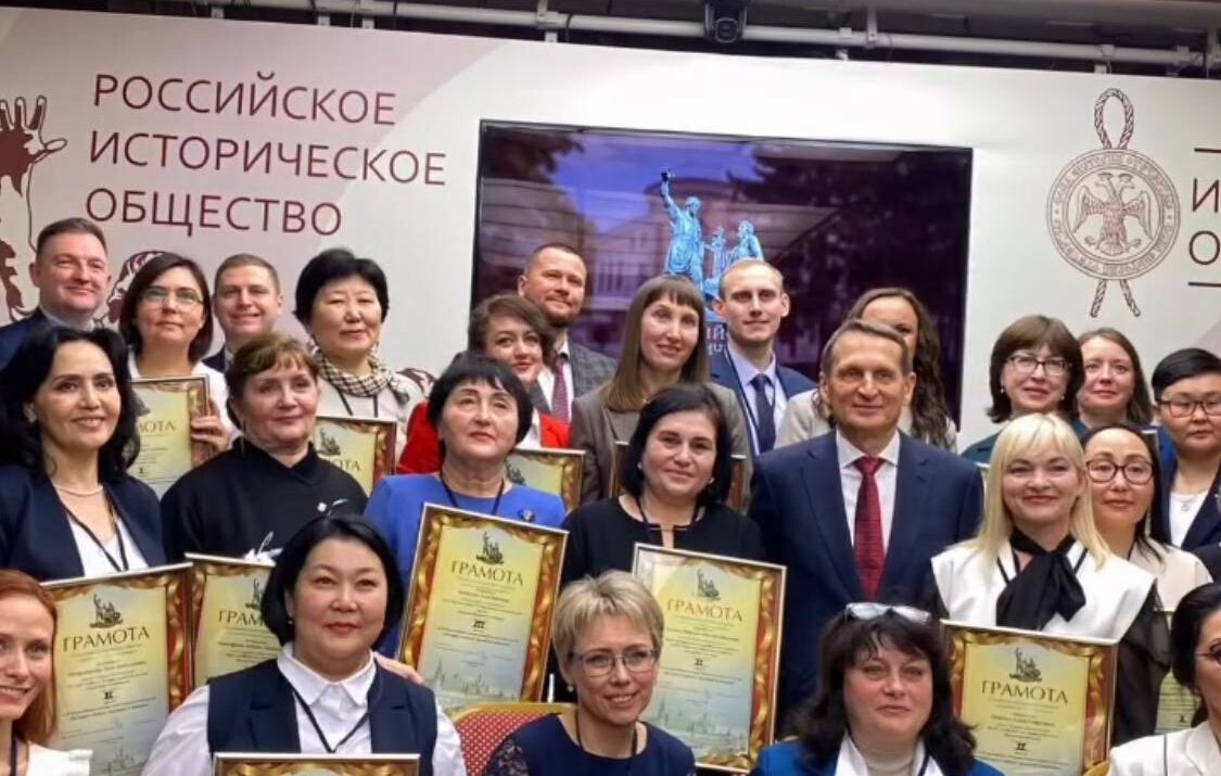 Сергей Нарышкин наградил учителя истории из Табасаранского района 