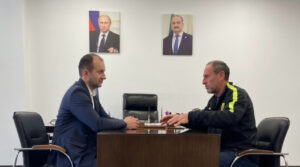 Оператор ТОСП МФЦ Айнудин Асуев отправился защищать Родину