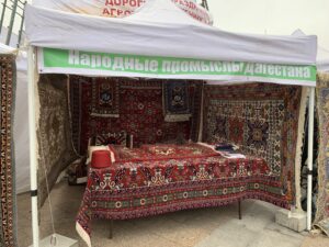 На центральной площади Махачкалы состоялась сельскохозяйственная ярмарка-фестиваль