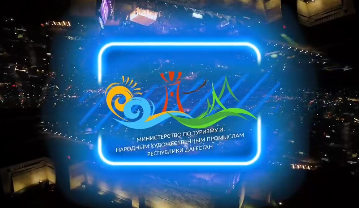 Более 2000 бегунов из 71 региона России приняли участие в ночном забеге "Огни Дербента"