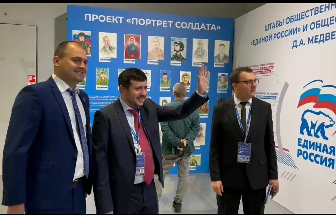 На полях XXII съезда "Единой России" проходит выставка "Портрет солдата"