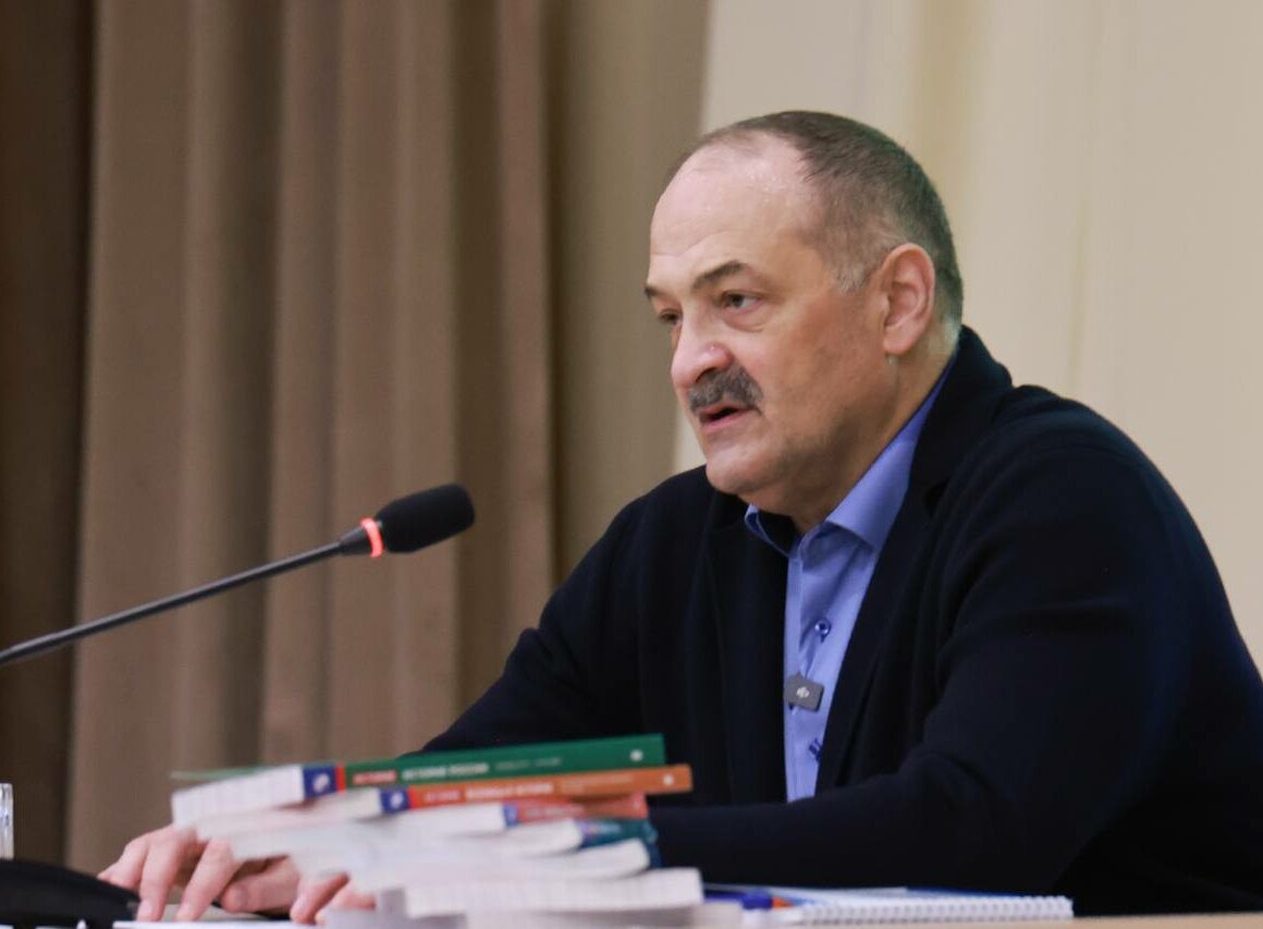 Сергей Меликов провел "Разговоры о важном" в махачкалинской школе №54