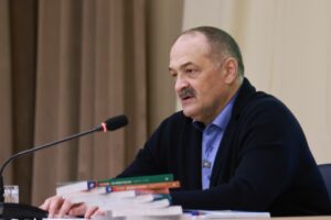 Сергей Меликов провел "Разговоры о важном" в махачкалинской школе №54