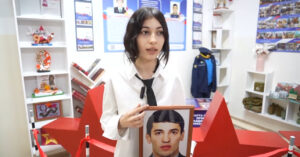 В Махачкале открыли мемориальную доску погибшему в СВО герою Исе Абдурахманову