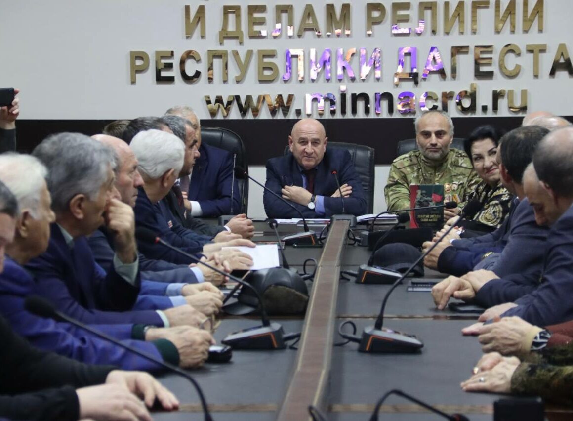 В Махачкале состоялся круглый стол посвященный дню героев отечества