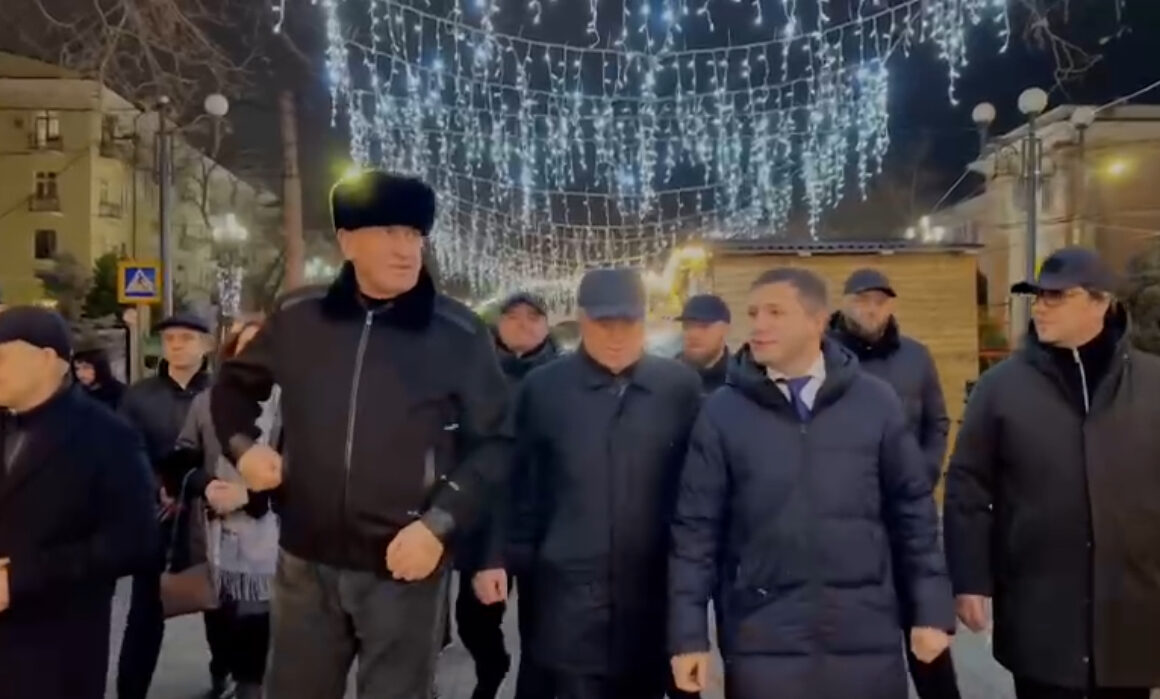 Председатель Правительства Дагестана посетил открытие новогодней ярмарки в Махачкале