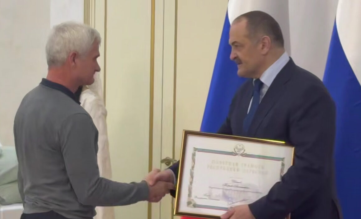 Юрий Иванов награжден Почетной грамотой правительства Дагестана