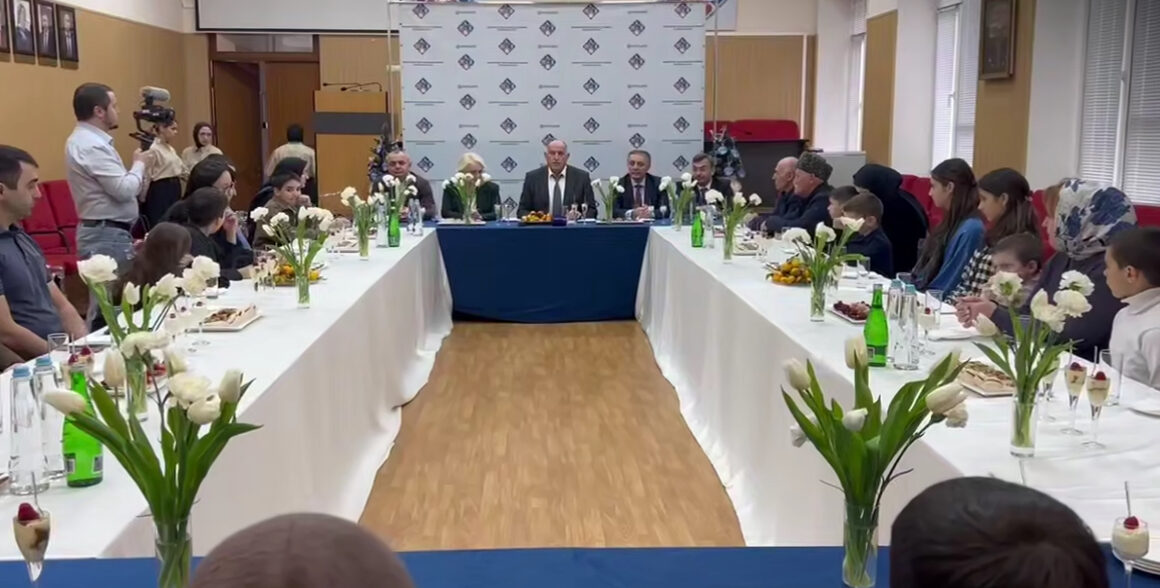 Абдулмуслим Абдулмуслимов встретился с семьями участников СВО
