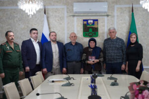 В Хасавюрте почтили память погибшего в СВО Багавдина Тавлуева