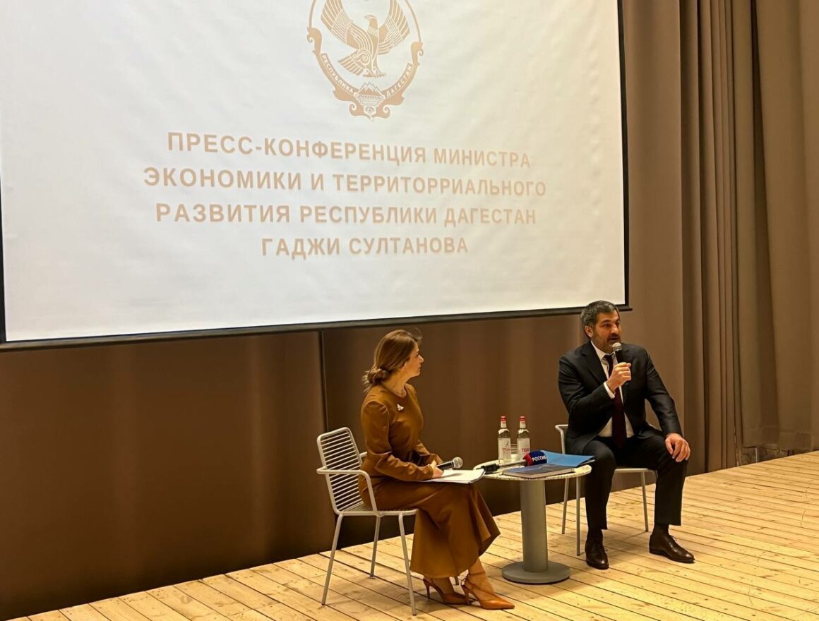 На арт-плащадкк «Темп» проходит пресс-конференция министра экономики Дагестана