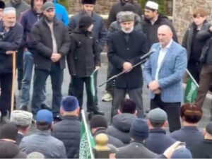 В селе Новолакское под личным контролем Рамзана Кадырова реконструировали мечеть